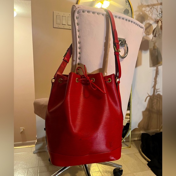 Sale! ✨Louis Vuitton large Noe Red Bucket tote bag. Drawstring closure.Stunning - Picture 1 of 10